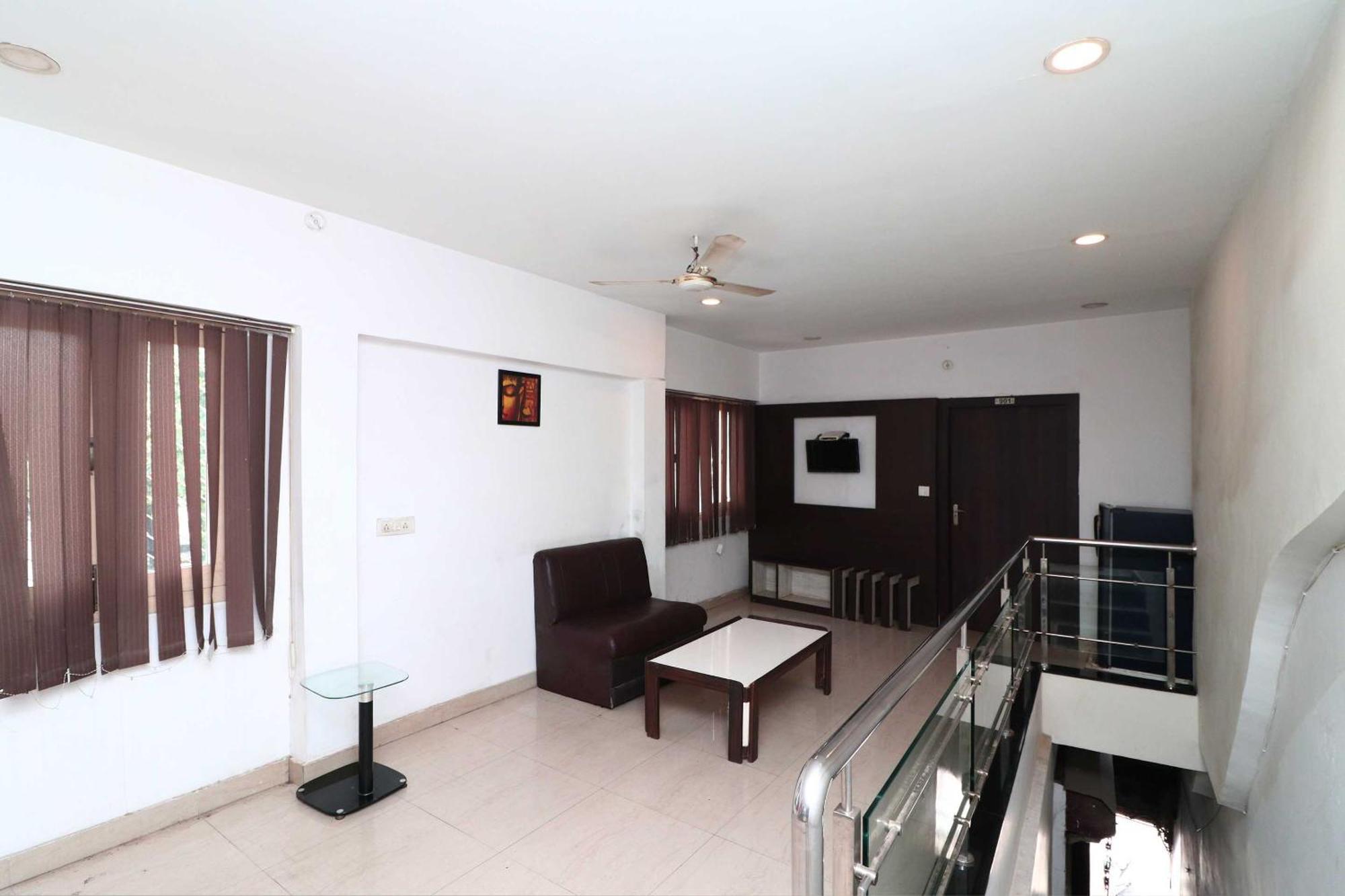 Oyo Flagship Hotel Krishna Chinhat المظهر الخارجي الصورة