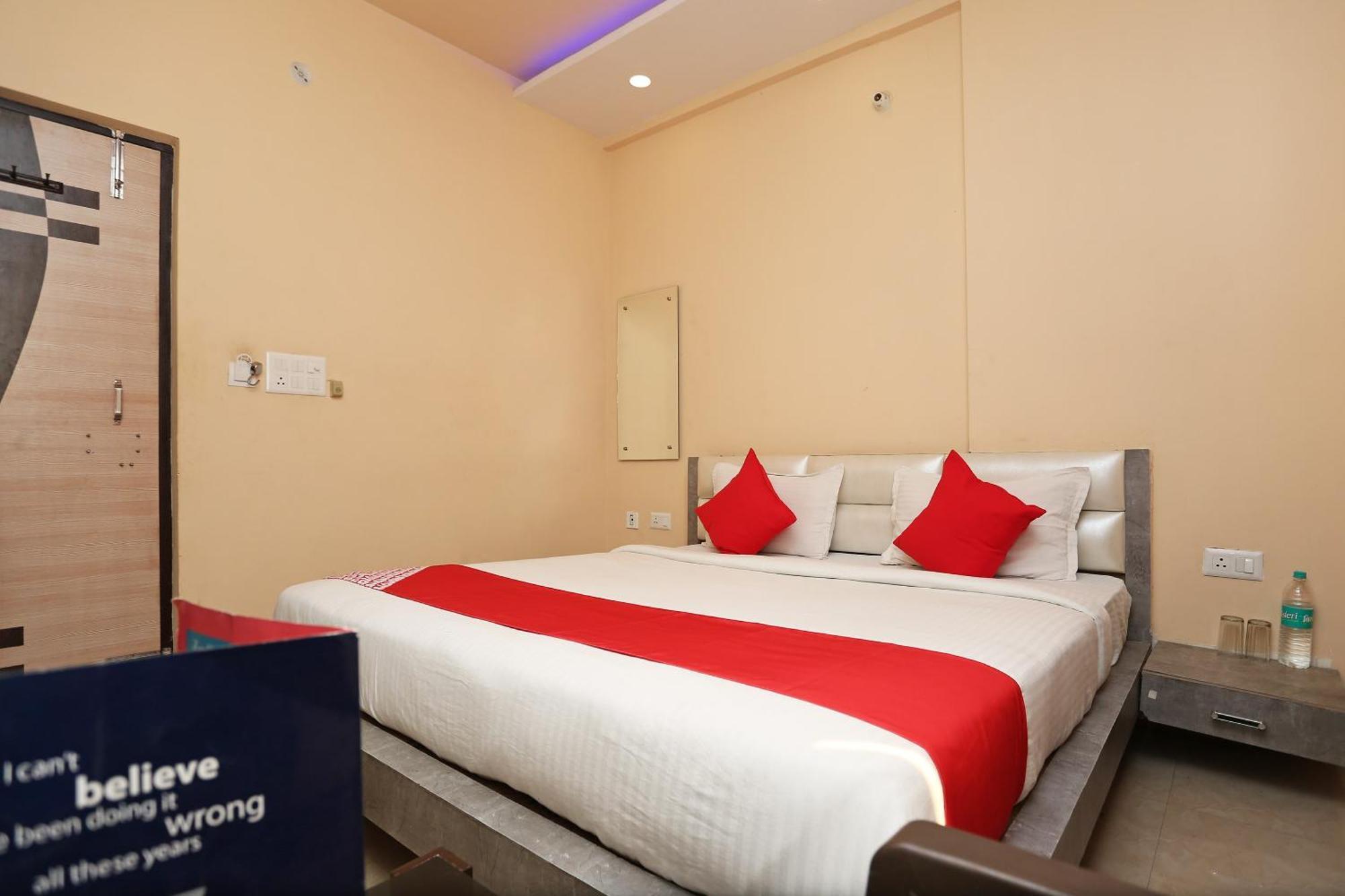 Oyo Flagship Hotel Krishna Chinhat المظهر الخارجي الصورة