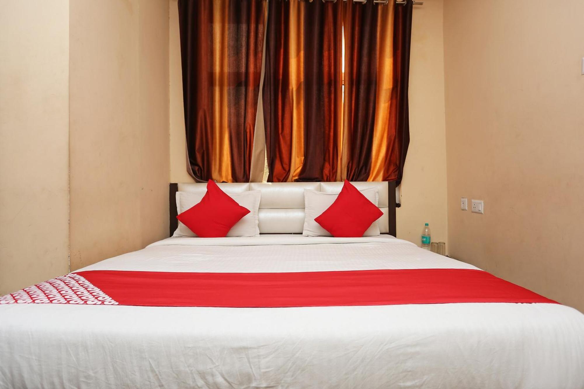 Oyo Flagship Hotel Krishna Chinhat المظهر الخارجي الصورة